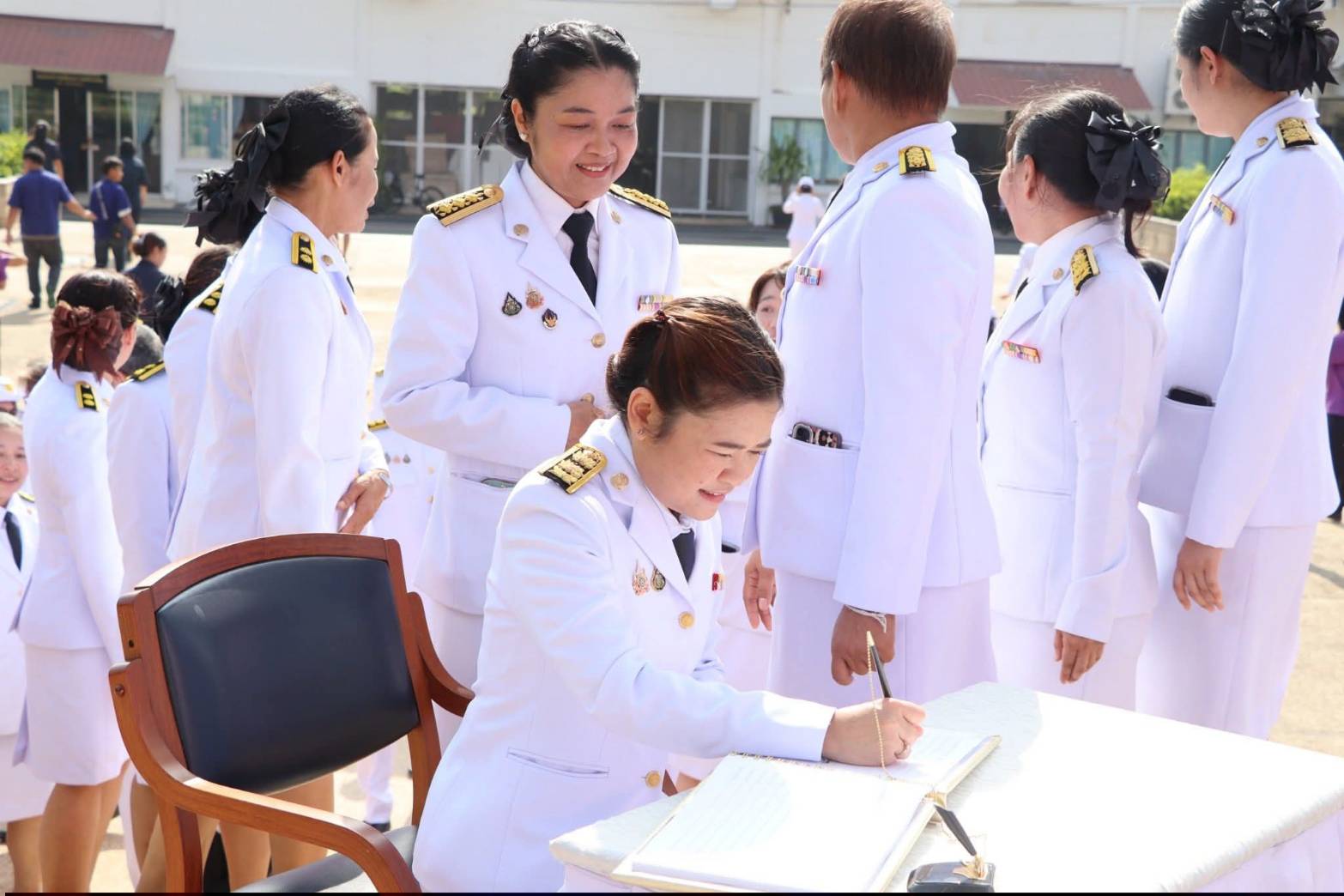 title - ศูนย์ส่งเสริมและพัฒนาอาชีพเสริมนอกภาคการเกษตร (ศพส.) จัดพิธีถวายเครื่องราชสักการะ วางพานพุ่ม และพิธีลงนามถวายพระพรชัยมงคลเฉลิมพระเกียรติ เนื่องในโอกาสมหามงคลเฉลิมพระชนมพรรษา สมเด็จพระนางเจ้าสุทิดา พัชรสุธาพิมลลักษณ พระบรมราชินี วันที่ 3 มิถุนายน 2569